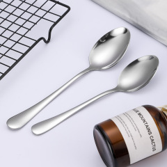 スプーンのステンレススプーンの長い柄の家庭用の厚いスプーンのスープの食事用の卸売りのスプーンの韓国式のかわいいスプーン
