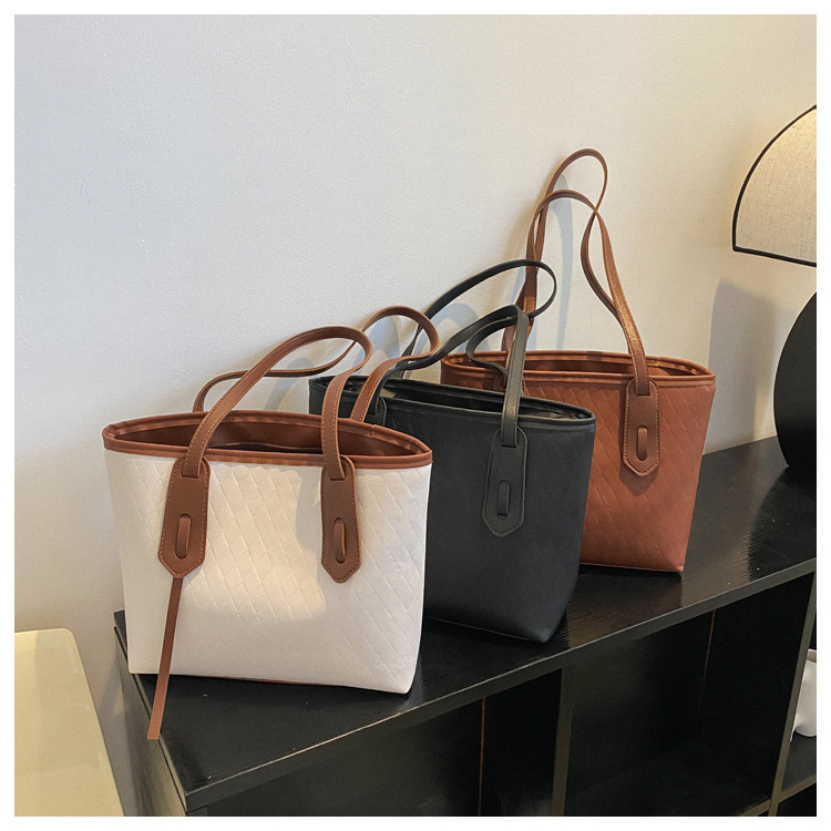 Bolsa de gran capacidad para viajar a principios de otoño para mujeres 2022 nueva moda retro bolso de hombro textura de diamante bolso de mano