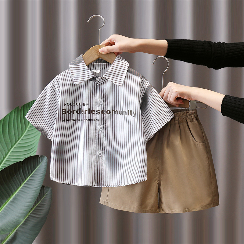 7142 Traje de camisa para niños Verano delgado 2025 Nuevo estilo Camisa de manga corta para niños Traje de dos piezas de verano para niños guapos