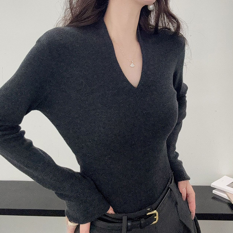 Old Money Style V-Neck Knit Sweater for Women, Slim Fit Wool Base Layer Top, New Fall 2026 Women's Sweater Old Money Style V-Neck Knit Sweater for Women, Slim Fit Wool Base Layer Top, New Fall 2026 Women's Sweater