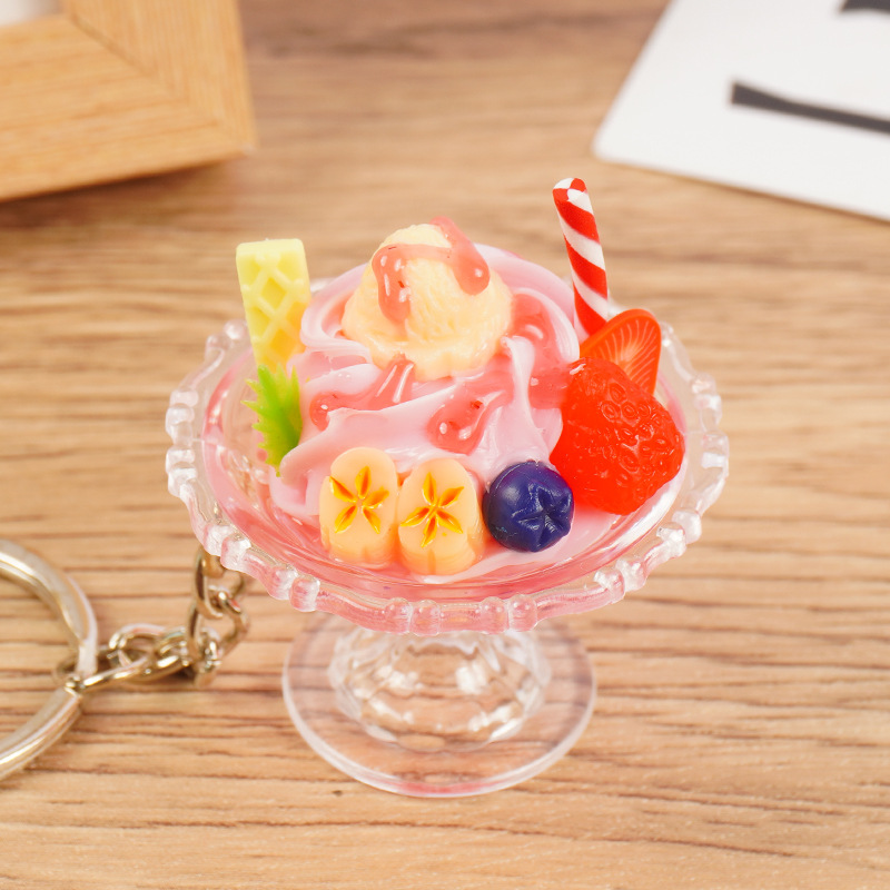 Lindo llavero de helado de simulación, divertido juego de comida hecha a mano, colgante de taza de hielo, colgante de bolsa de pareja de estudiantes de máquina de garras