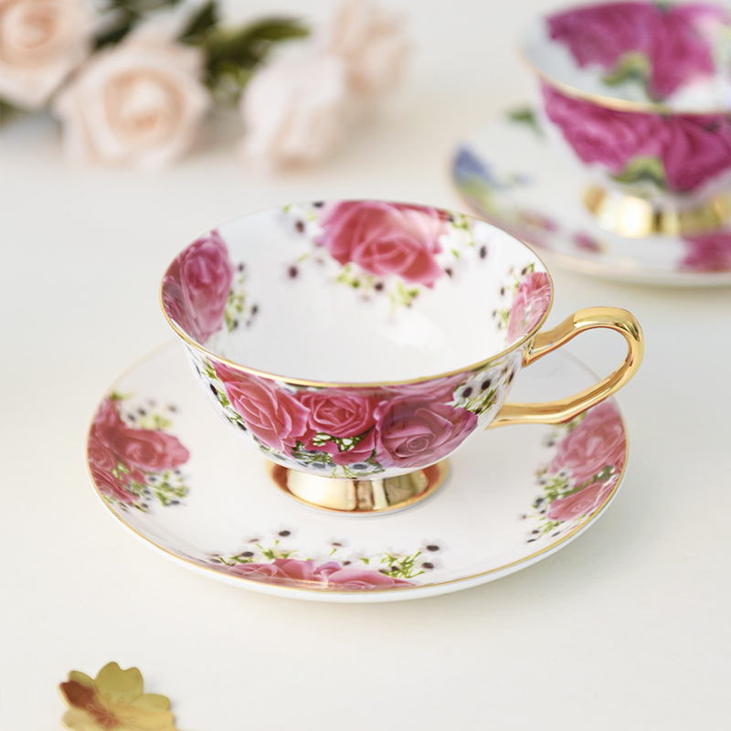 Taza de café de porcelana de hueso de oro de estilo de lujo ligero taza de té de la tarde británica taza de desayuno de alto grado taza y platillo de alta apariencia de niña