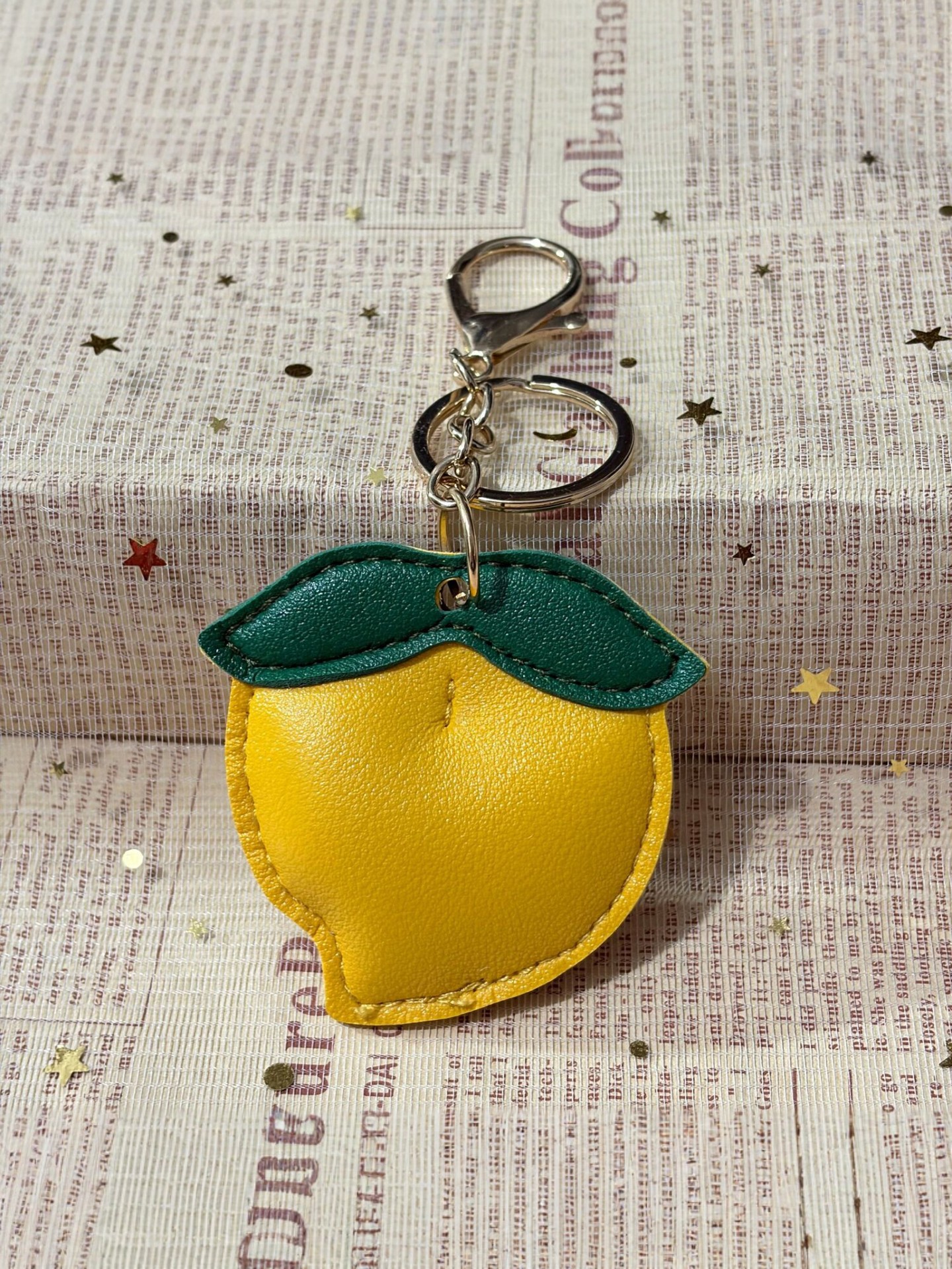 Cute estilo de fruta bolsas de cuero PU colgante llavero melocotón manzana limón decoración colgante multicolor
