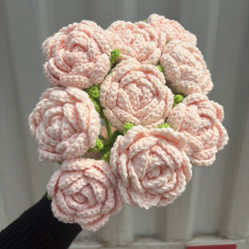 手作りのバラの花を編む手作りの花|undefined