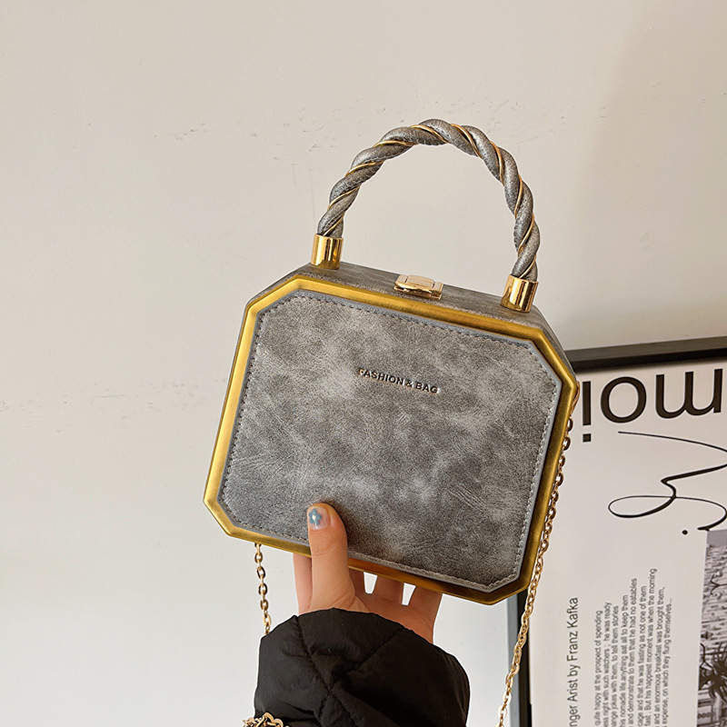 Bolsos al por mayor transfronterizos para mujer 2023 nuevo estilo estilo estilo occidental casual simple bolso de caja bolso de cadena mensajero bolso de axila