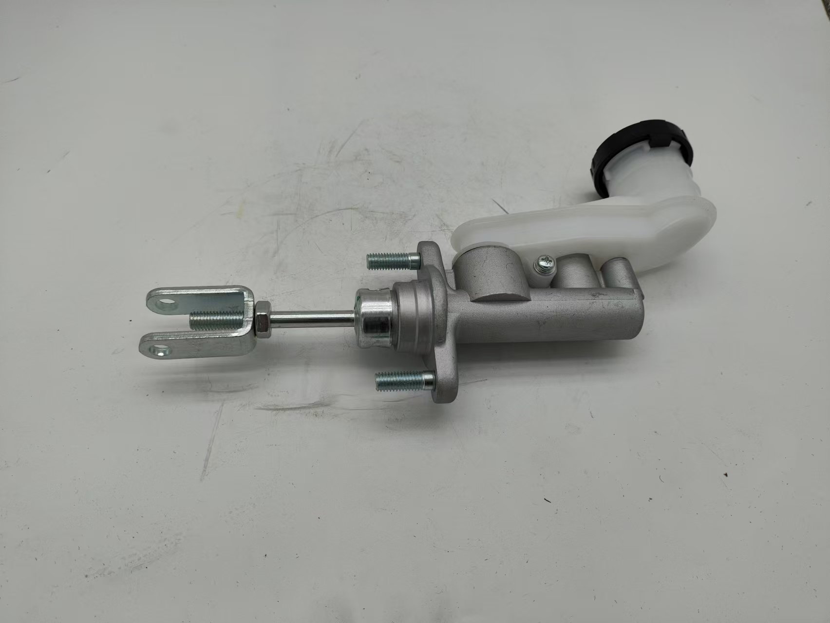 8-97943-432-0,8-97945-438-0 Suitable for Isuzu D-Max Clutch Master Cylinder