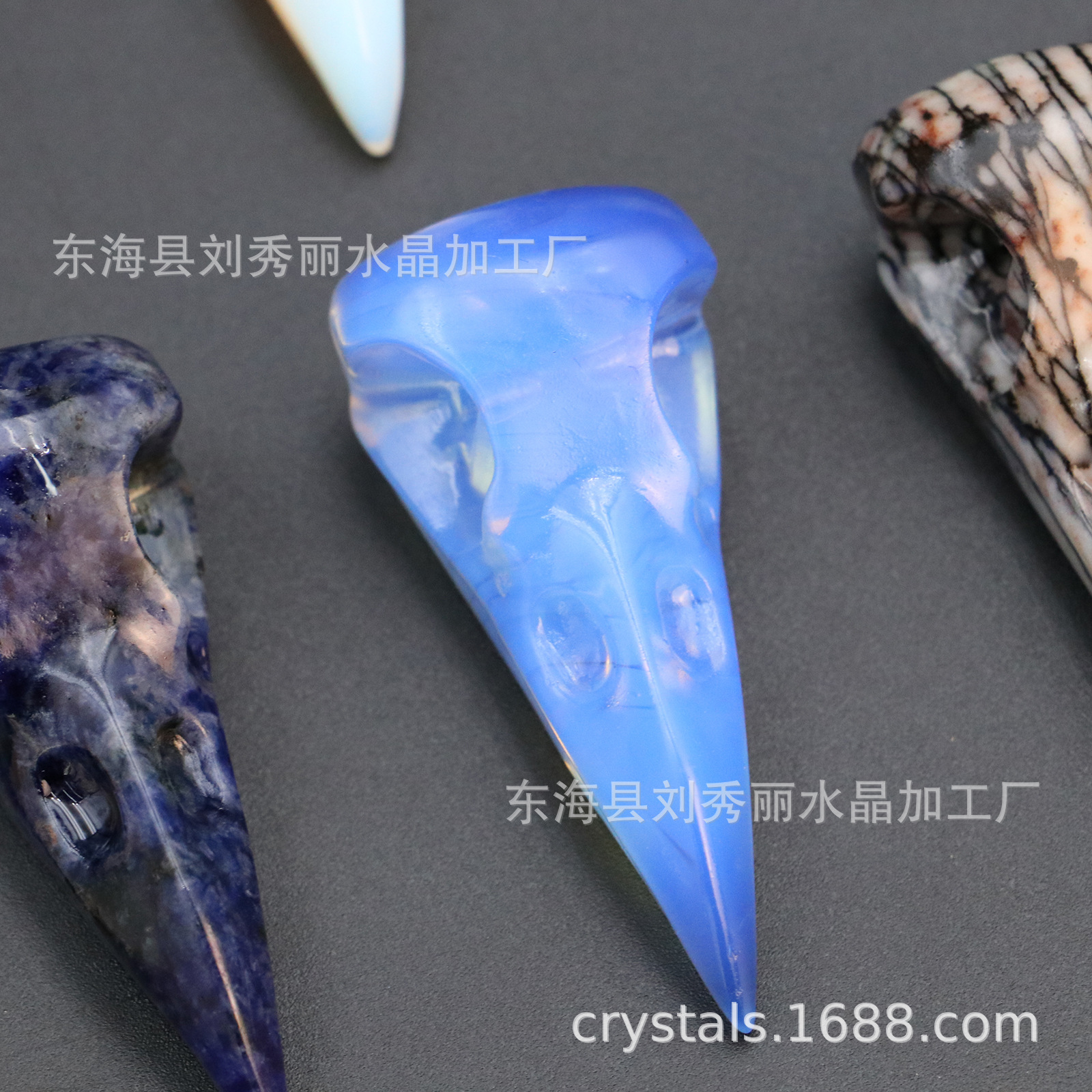 跨境热销粉晶白水晶鸟嘴头骨雕刻件原矿石打磨工艺品家居装饰摆件