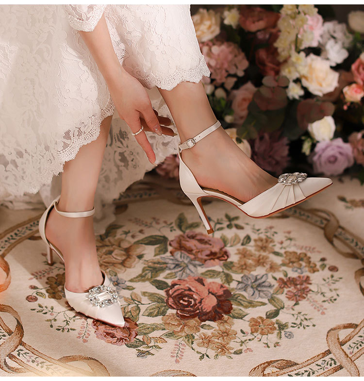 Sandali con tacco alto Banchetto di nozze 2024 Baotou Water Diamond Tacchi sottili Versatili scarpe singole a punta_voghion.com