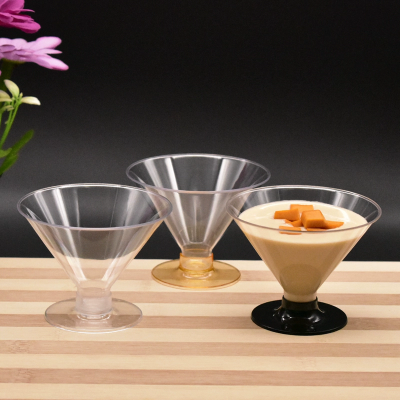 Disposable wineglass, champagne glass, transparent plastic mousse