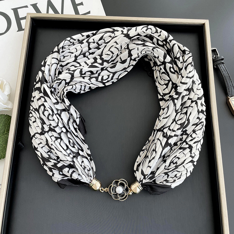 Nuevo collar de bufanda de hebilla magnética versátil elegante bufanda plisada de alto grado correa de muñeca perezosa bufanda banda de pelo