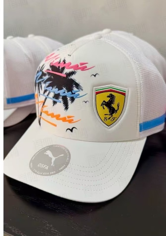 2025F1周辺のフォーミュラ1 KTMチームのレーシングキャップは、ドライバーファン野球のアヒルの舌の曲がりに帽子をかぶっています。|undefined