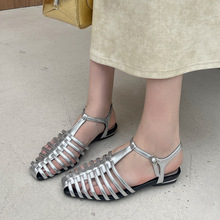 复古罗马凉鞋女2024年夏季新款平底镂空透气包头一字扣带鱼骨凉鞋