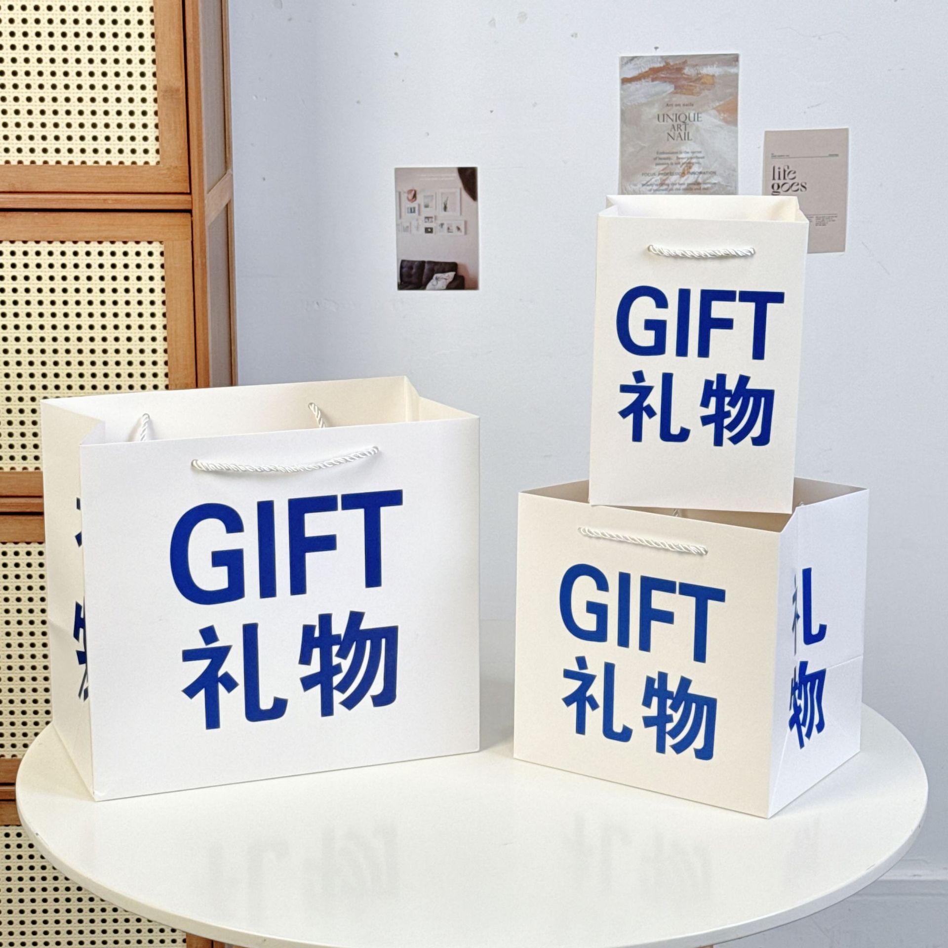 宽底水晶球礼品袋礼物包装袋烘焙手提纸袋鲜花现货批发茶叶花束