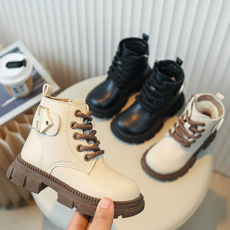 Ботинки Martin для девочек 2023 Осень-зима Новые детские повседневные короткие сапоги Стилизованные универсальные кожаные сапоги на флисовой подкладке для девочек Модные