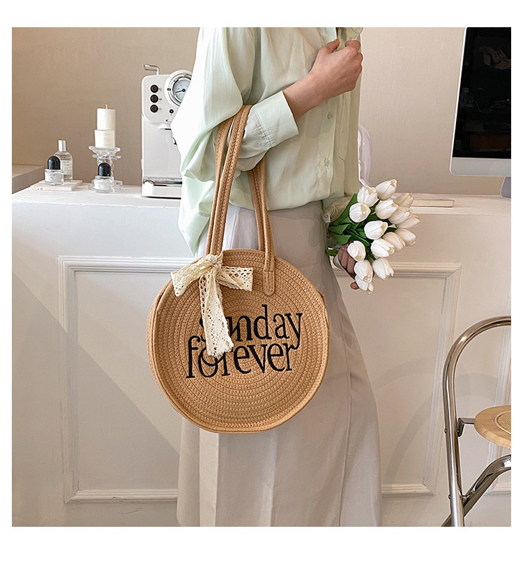 Women's Medium Summer Spring Straw Streetwear Handbag display picture 3