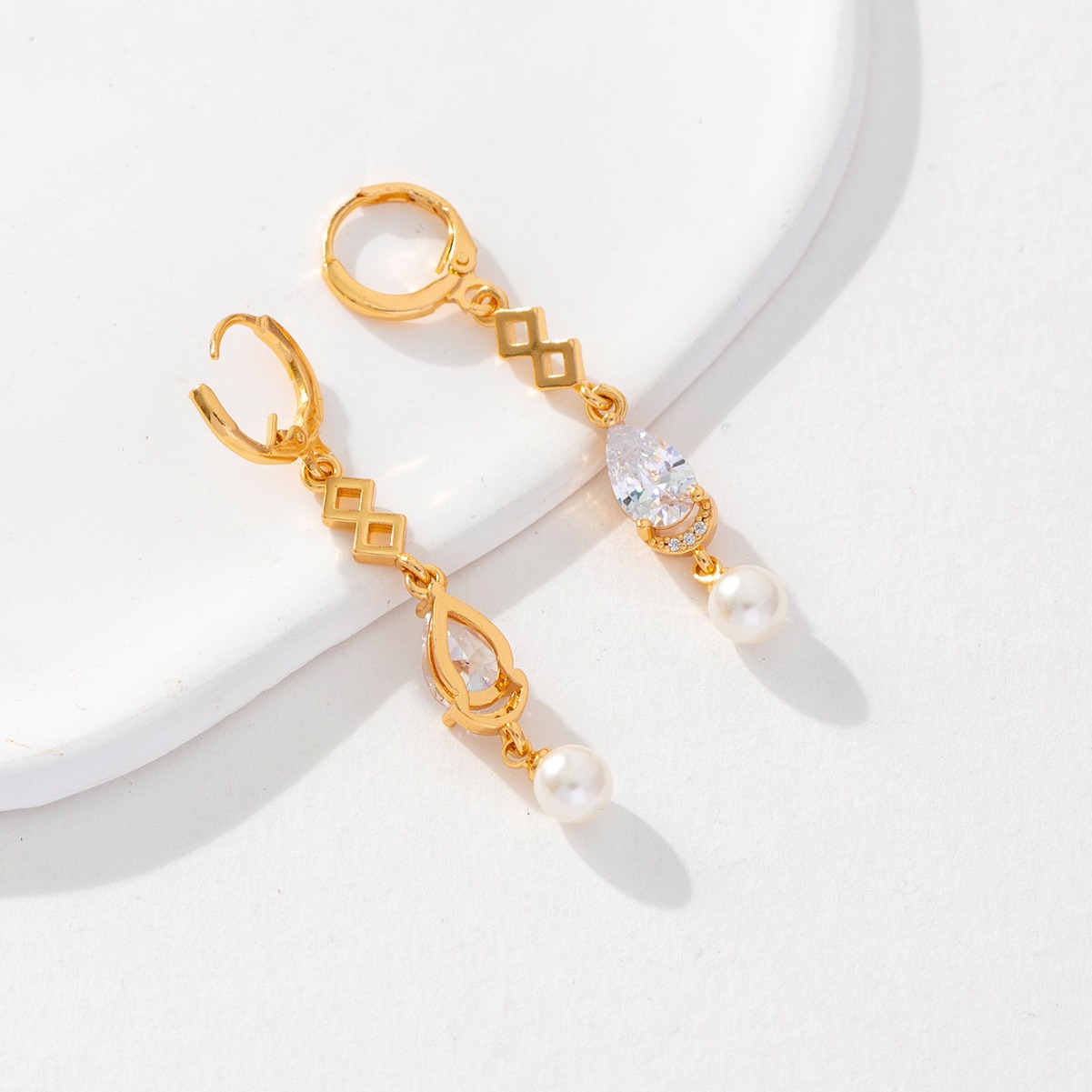 Aretes de goteo de moda europeas y estadounidenses transfronterizos, estilo de moda simple, personalidad de alto nivel, nicho, botones de orejas con bordas