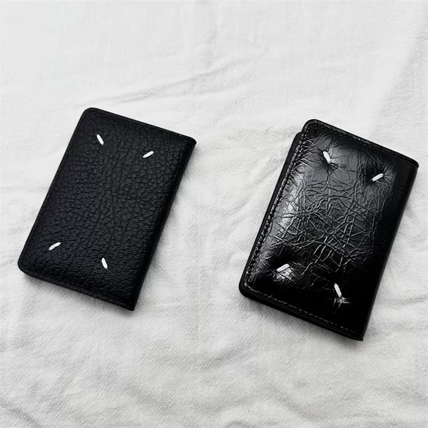 Classic Four-Corner Stitched Black Card Holder with Multiple Card Slots, Foldable Card Wallet, First-Layer Cowhide, Portable Wallet for Men and Women