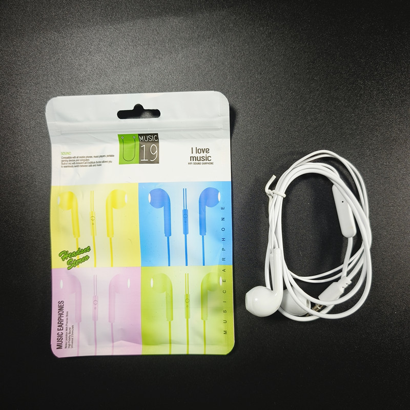 U19 música con cable y medio en el oído con graves pesados con control de cable de trigo, auriculares en bolsa, auriculares al por mayor