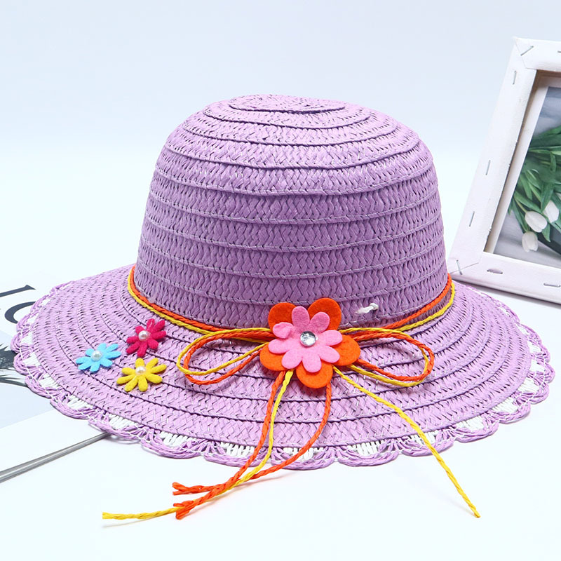 측면에 세 개의 작은 보라색 꽃 추가