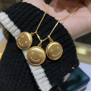 18K Gold Round Smiley Face Pendant Brushed Necklace Au750 Color Gold Full Body Clavicle Chain Plain Chain Water Shell Jewelry Wholesale