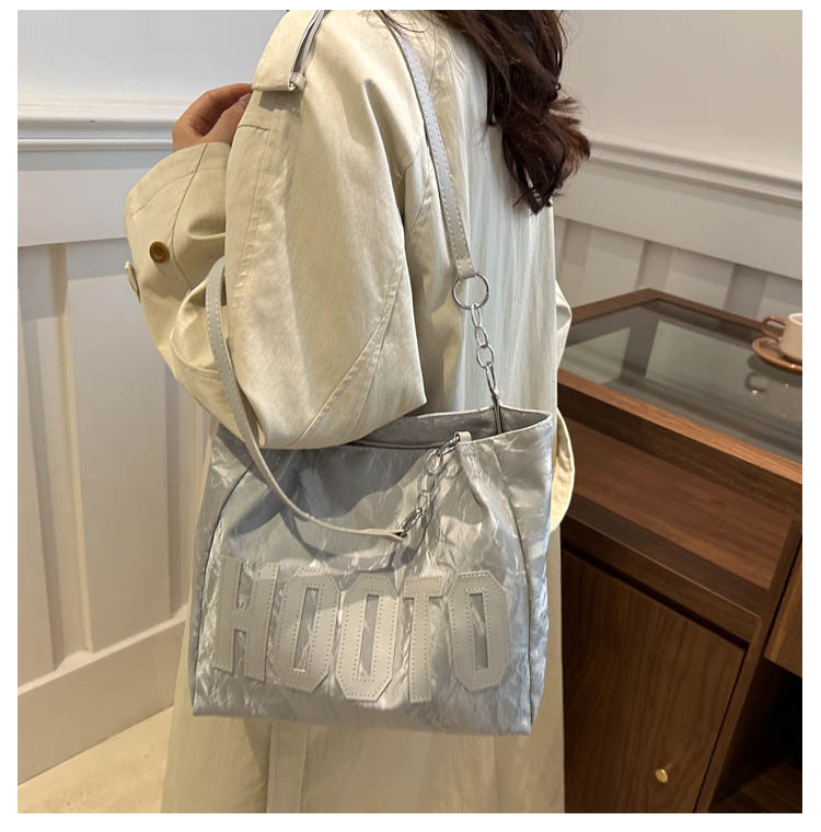 Large-capacity tote bag, high-quality and fashionable handbag for women, simple letter underarm bag for college students in class and at work undefined
