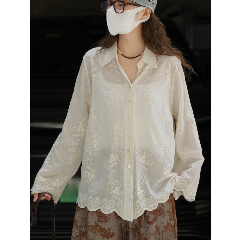 Louvre Autumn New French Elegant Retro Embroidered Pattern Textured Shirt Temperament Lace Top for Women