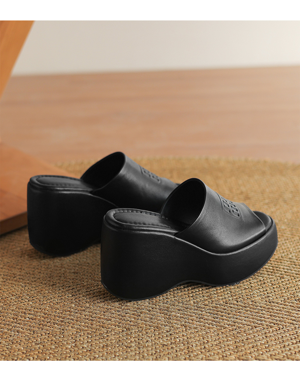 Dép sandal nữ xỏ ngón đế dày in chữ mùa hè da thật — màu be chi tiết 16
