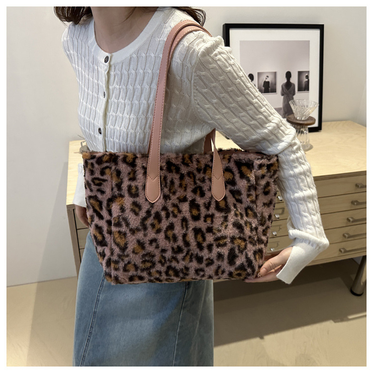 Cross-border quality plush bag, women's leopard print large-capacity tote bag, new lightweight Korean-style fashionable commuting single-shoulder bag undefined