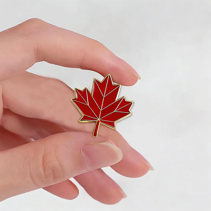 Broche drapeau feuille d'érable du canada, émail rouge pin_voghion.com