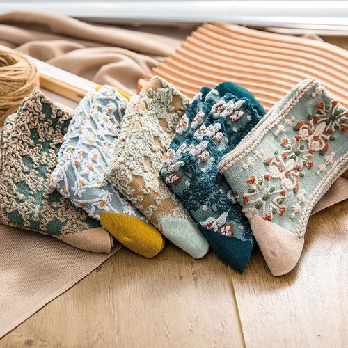 Retro three-dimensional relief socks for women in autumn and winter style mid-tube socks Korean style literary cute floral ladies stockings