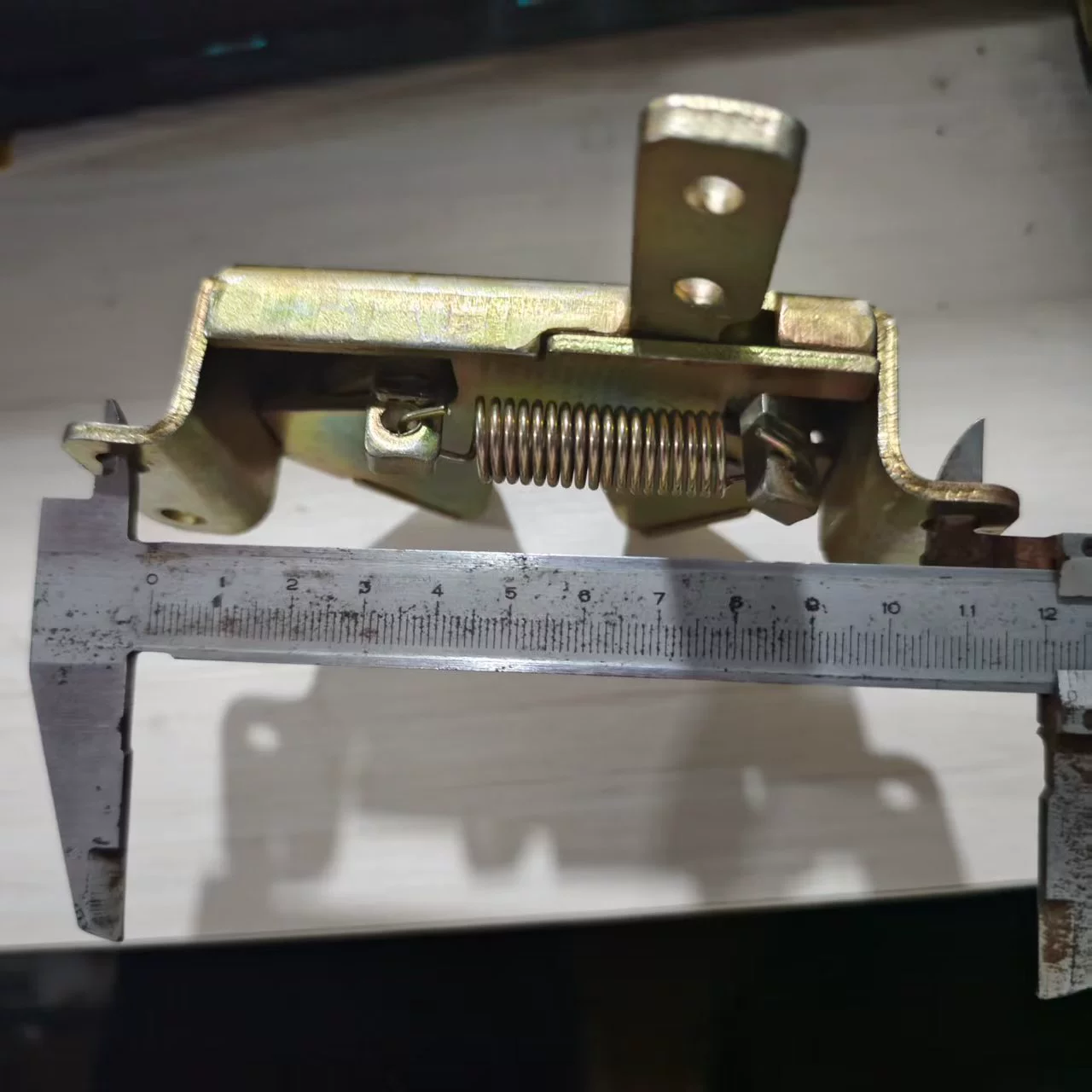 Запчасти для трактора Lexing, замок капота, запчасти для трактора.