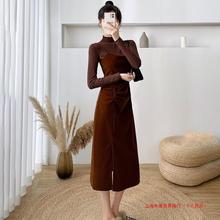 法式棕色丝绒吊带连衣裙女秋冬大衣内搭中长款打底毛衣长裙两件套