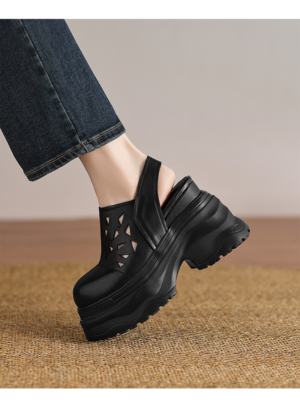 Giày sandal lỗ nữ đế xuồng platform cao 12 cm, bít mũi, dáng đế xốp nhẹ — đen, trắng chi tiết 6