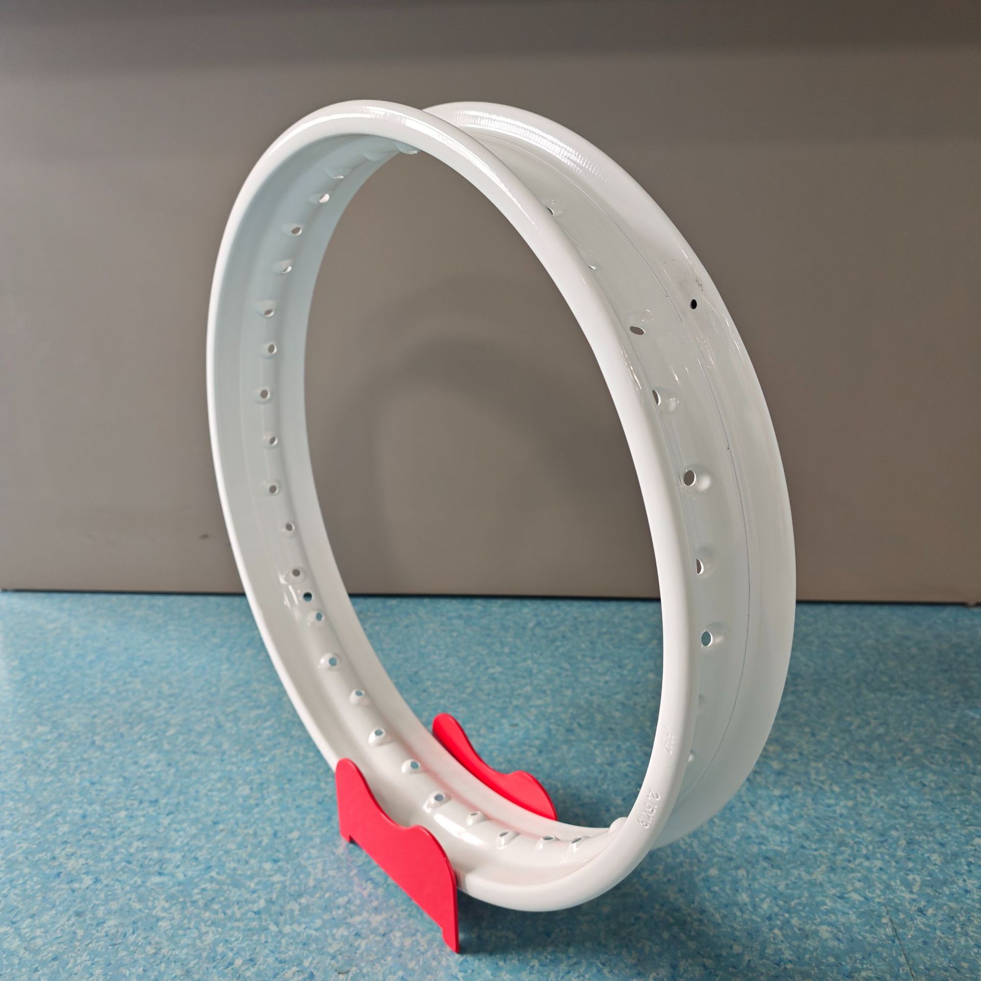 Bright white high-gloss motorcycle spoke rims, electrostatically sprayed anti-rust wheel rims, personalized modification replacement parts, factory