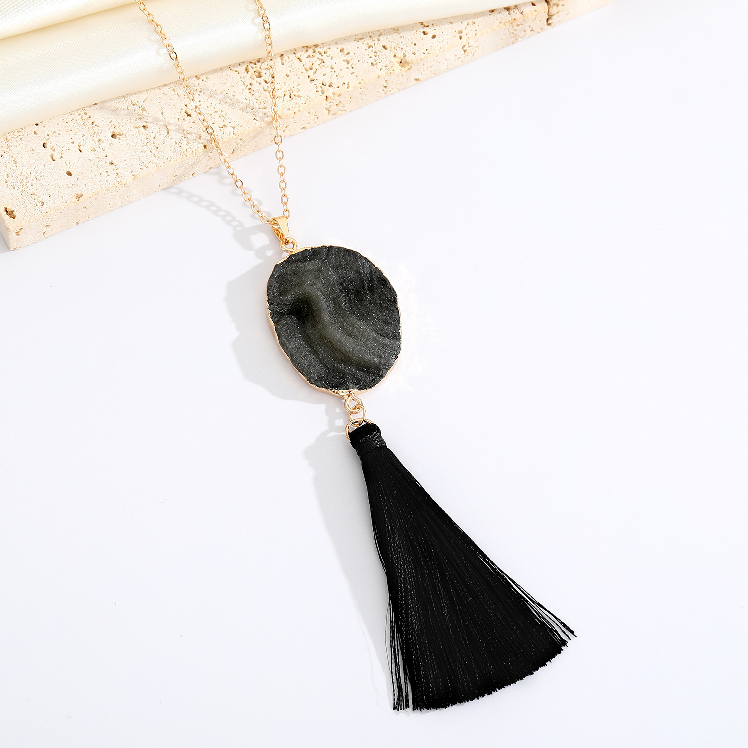 geometric resin necklace dark simple pendant tassel sweater chain autumn and winter new chainpicture5
