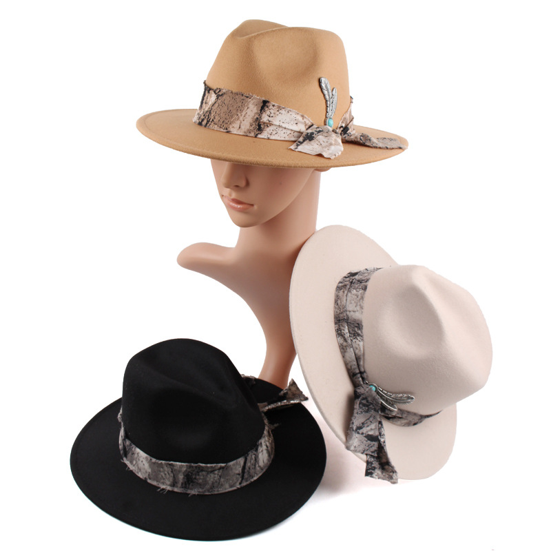 Nuevos productos británicos de estilo retro tejido teñido de plumas doradas imitación sombrero de feltero sombrero de invierno de poliéster sombrero de jazz europeo y americano