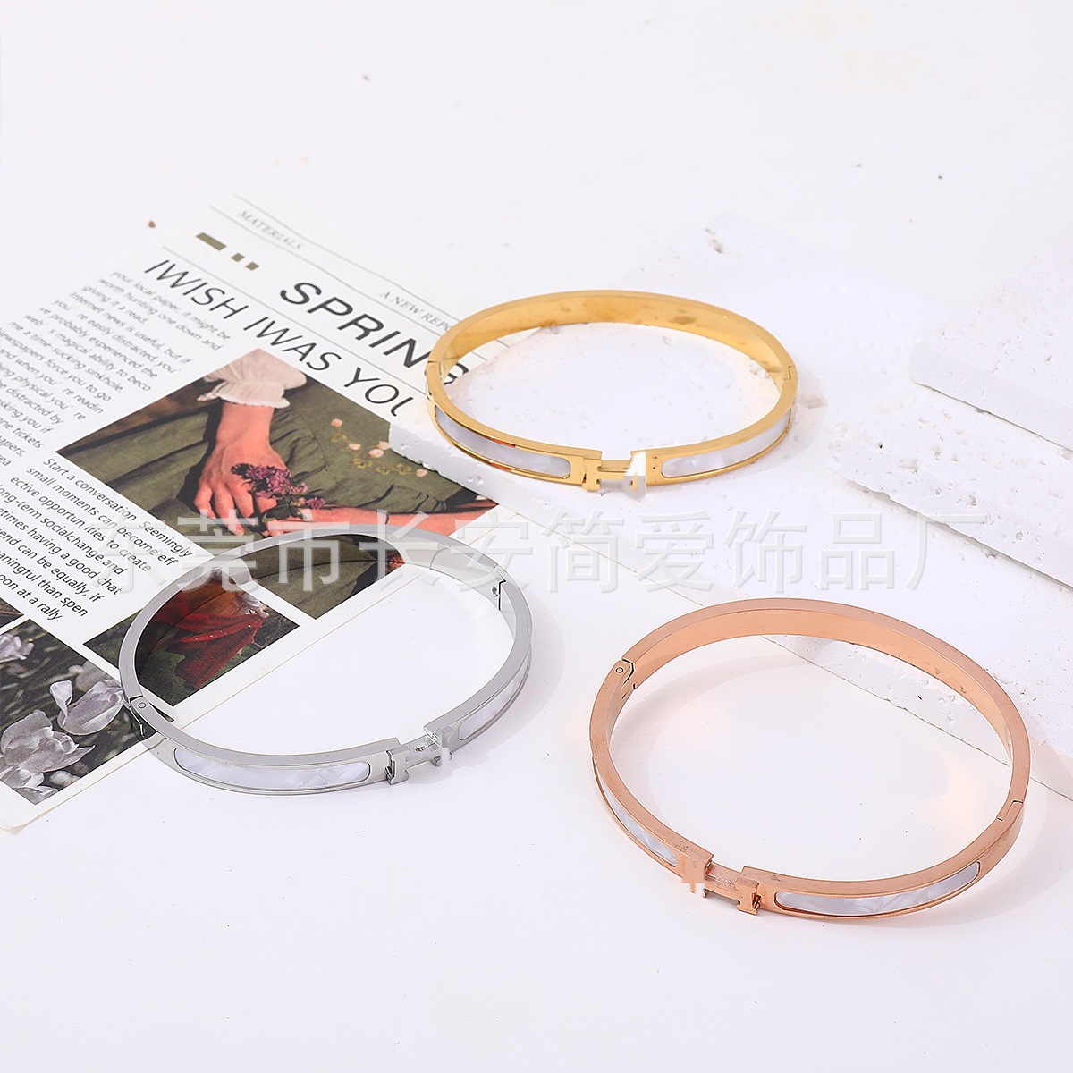 Pulsera de acero inoxidable mujer letra H joyería titanio acero no desvanecimiento venta al por mayor nueva pulsera simple oro plateado hebilla de apertura
