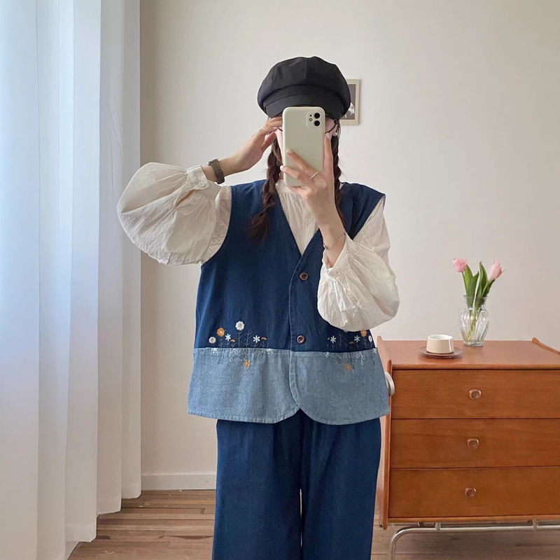 2026 Early Spring Color-Block Embroidered Vest, Large Size Loose V-Neck Breathable Denim Casual Women's Denim Vest for Export