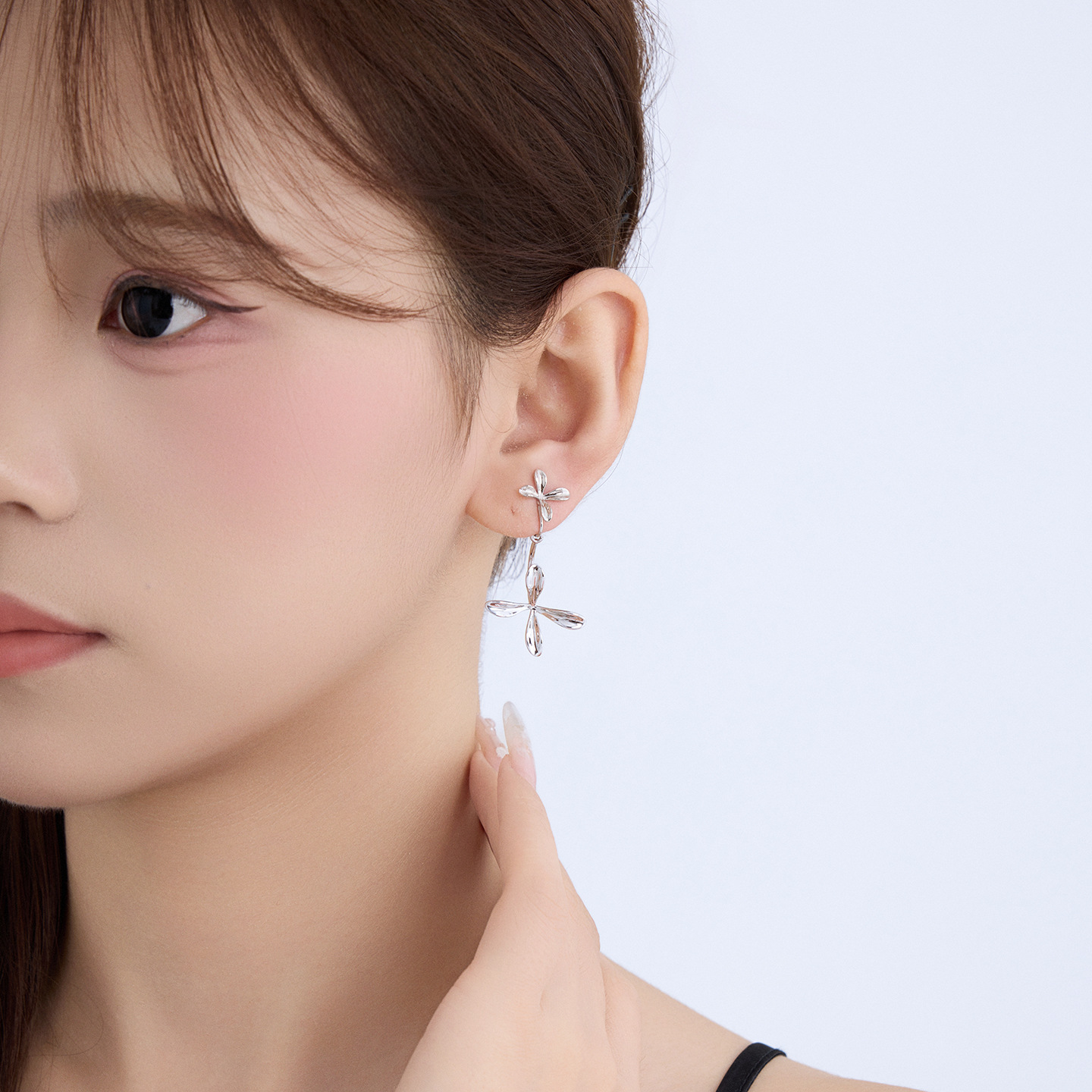 Xuping temperamento de moda japonés y coreano flores auriculares aleación de cobre chapado blanco lujoso ligero nicho frío auriculares al por mayor