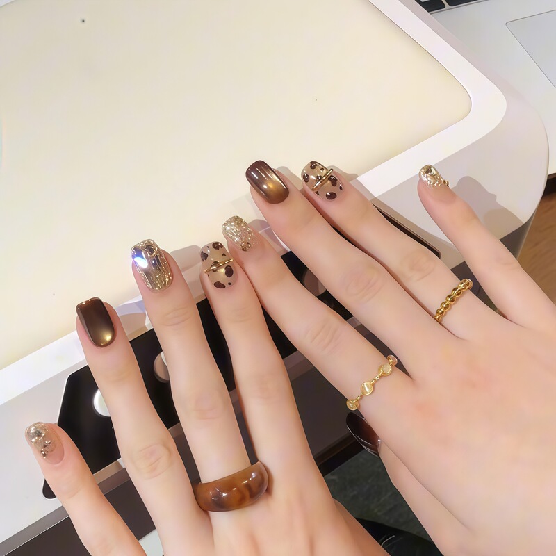 Ins Hand-Painted Leopard Print Cat-Eye Squishy Handmade Wearable Nails for Daily Use, Whitening Effect, High-End Feel, Nail Stickers, Fake Nails