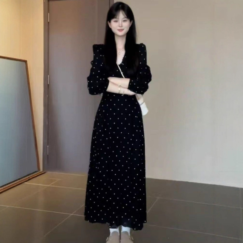 French Black V-Neck Polka Dot Long-Sleeved Dress Autumn and Winter 2025 New Style Super Beautiful Elegant Waist Long Skirt