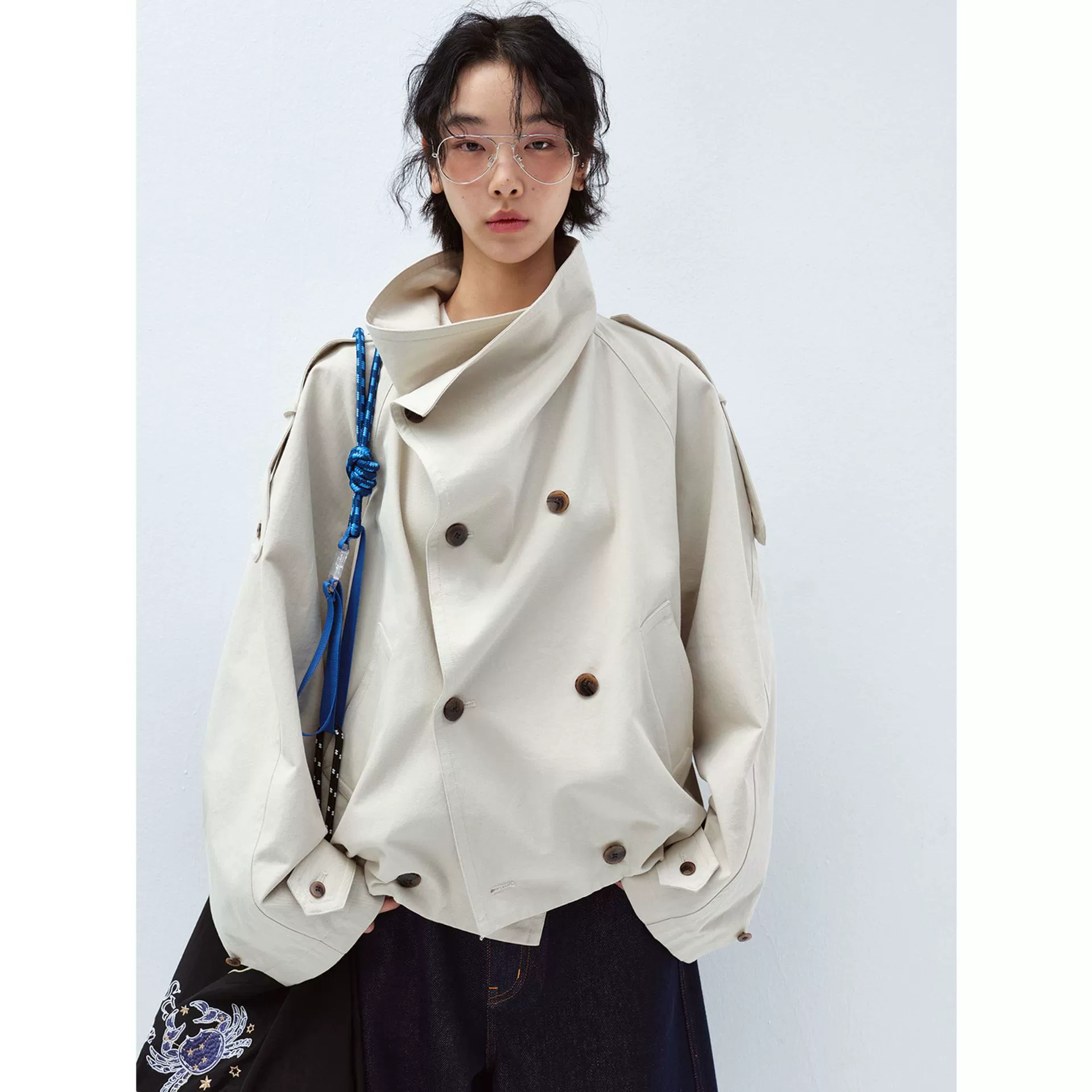 【识时黑标】新品纯棉漏斗领短款双排扣长袖花苞风衣外套女V60055