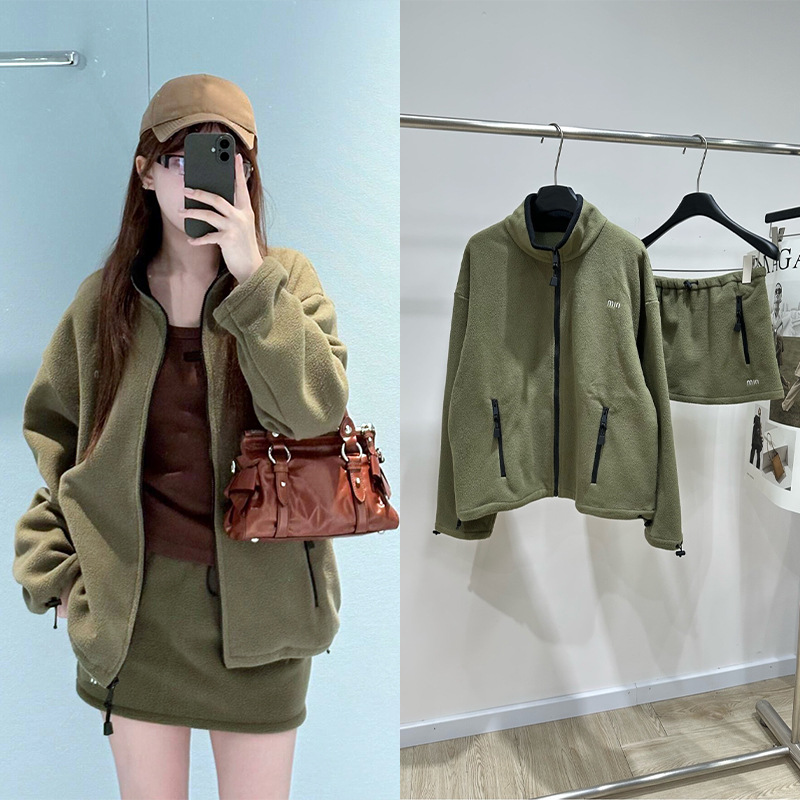 2026 Early Autumn Shenzhen Nanyou Olive Green Fleece Letter Print Stand Collar Zipper Jacket Loose College Style Women's Top