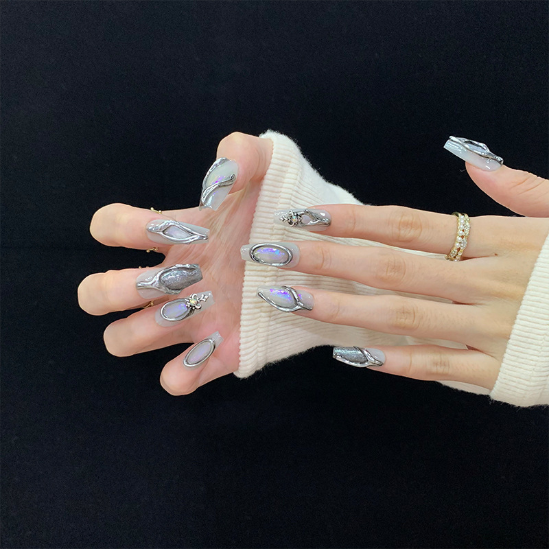 Armor portátil hecho a mano de longitud media barroco ligero lujo de alta gama 2024 nuevo parche de uñas de celebridades de Internet caliente