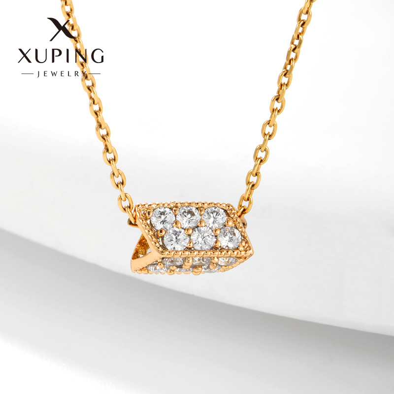 Joyería de Xupe simple moda pequeña Luz de lujo colgante geométrico hembra europeo y americano nicho luz lujo elegante colgante de alta calidad