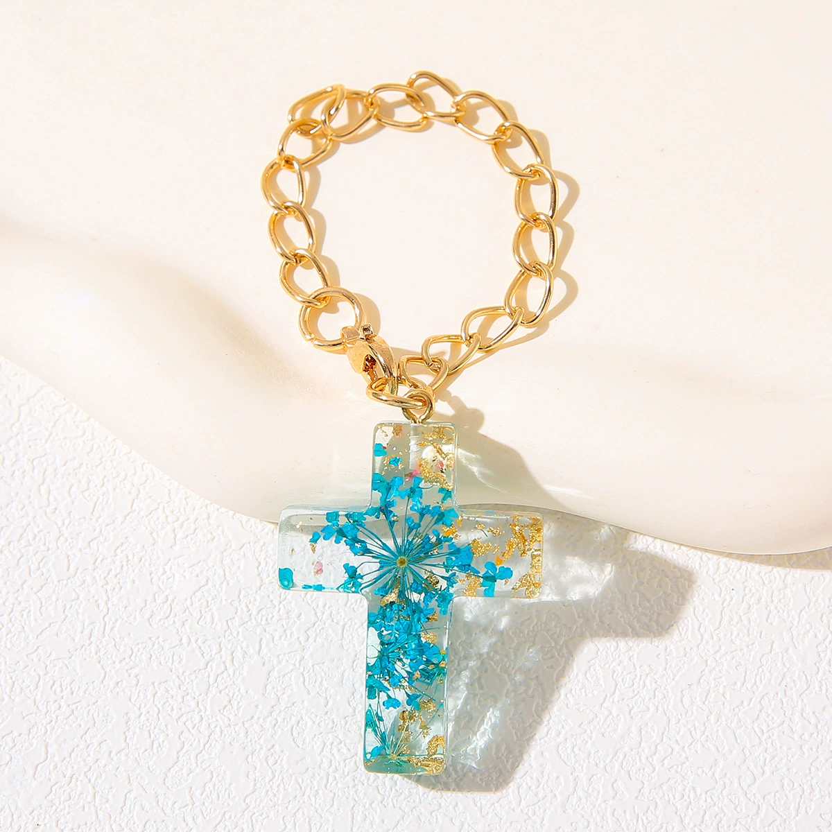 European and American popular new product resin dried flower cross keychain Christian bottle handle decorative cup chain women's backpack pendant