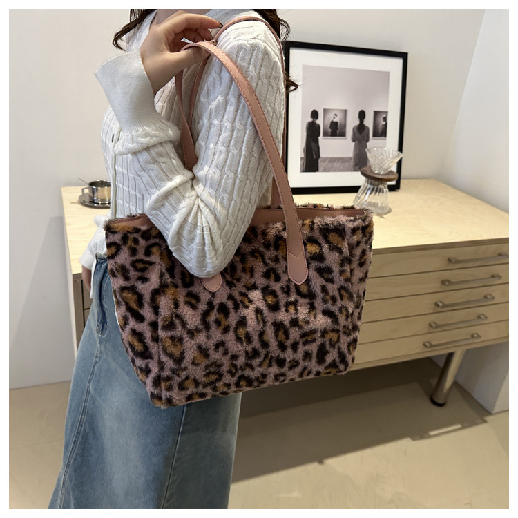 Cross-border quality plush bag, women's leopard print large-capacity tote bag, new lightweight Korean-style fashionable commuting single-shoulder bag undefined