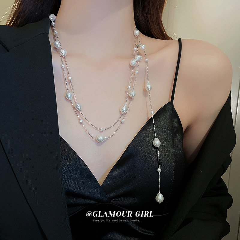 Collar de tres capas de perlas irregulares collar de lujo ligero de alto grado Cadena de suéter nicho collar de diseño personalizado al por mayor