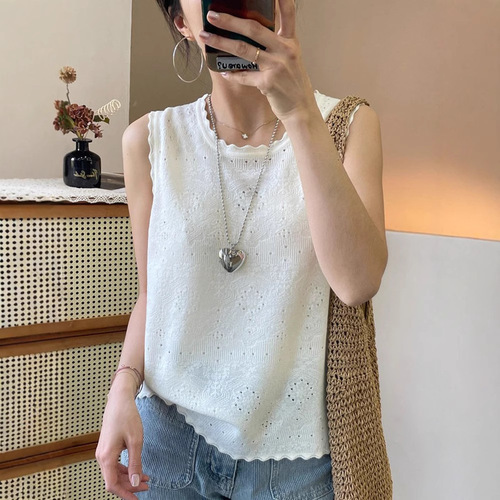 French-style lace round-neck camisole top for plus-size women, 2025 new model, loose and slimming sleeveless undershirt