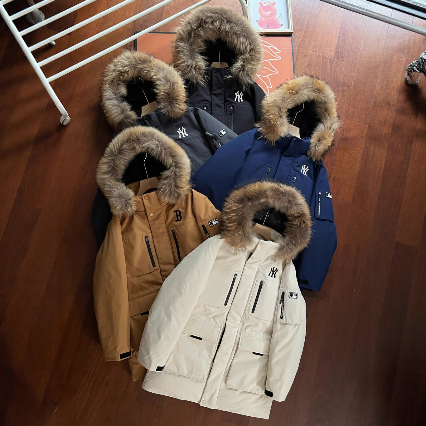 MLB同款张凌赫洋基队羽绒服连帽大毛领情侣中长款工装大口袋外套